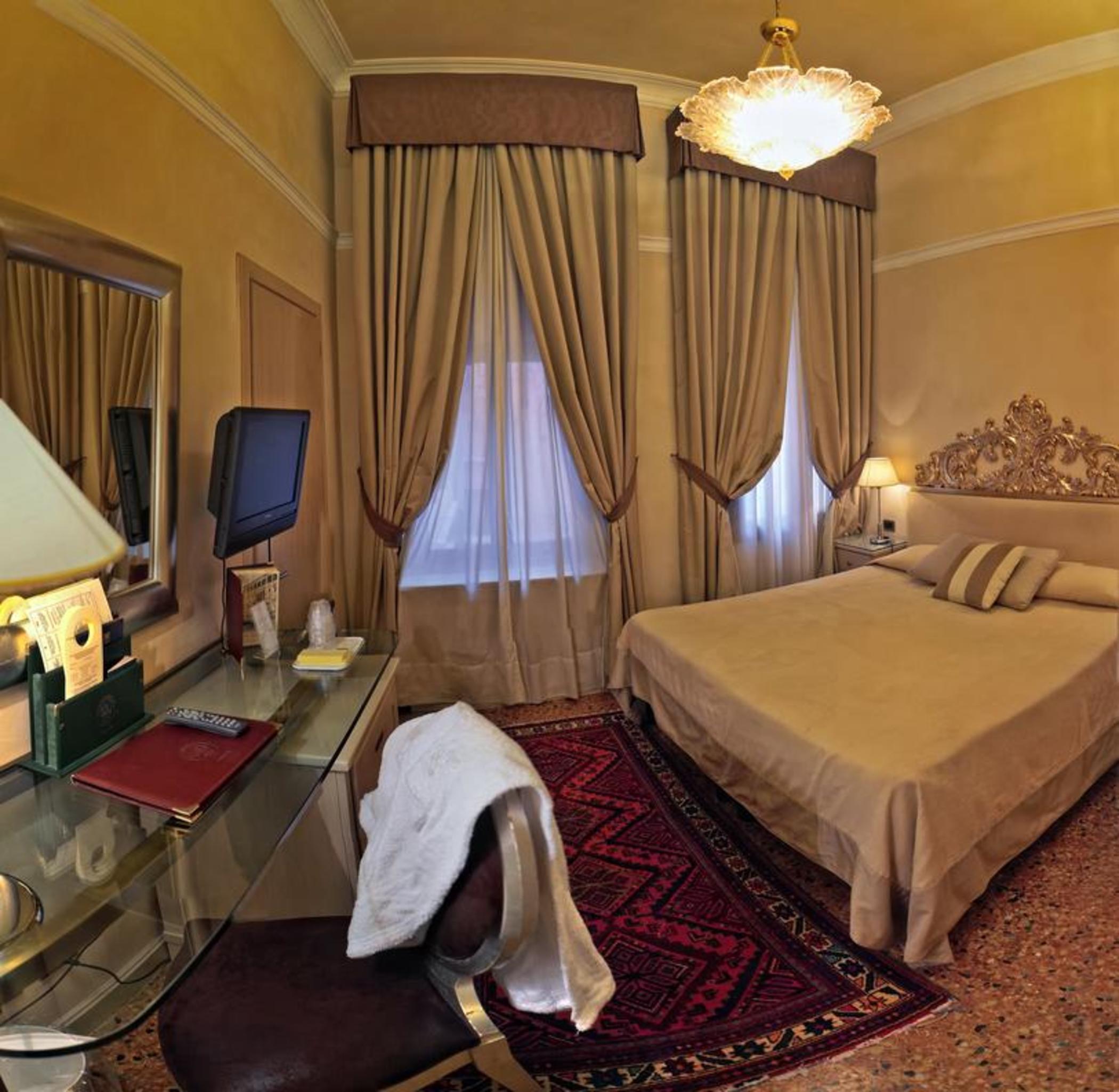 Hotel Liassidi Palace Venice Room photo